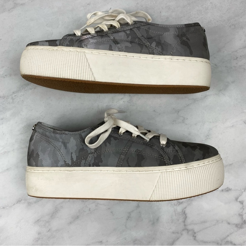 Steve Madden: Emmi Reflective Camo Platform Sneakers Full Lace Up Shoes Size 10 - Picture 7 of 8